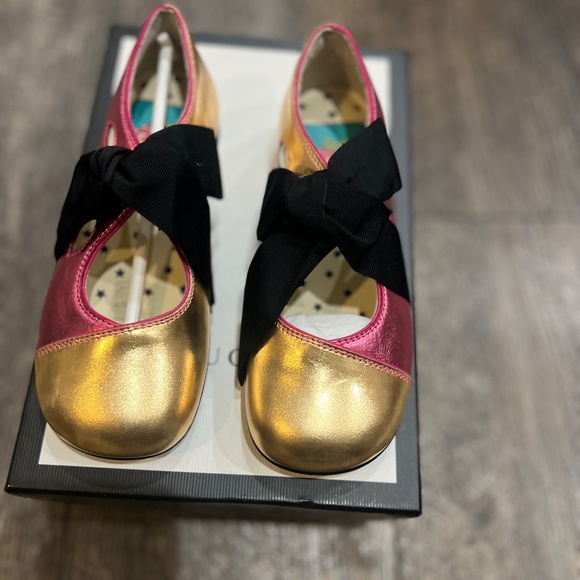 Gucci kid shoes